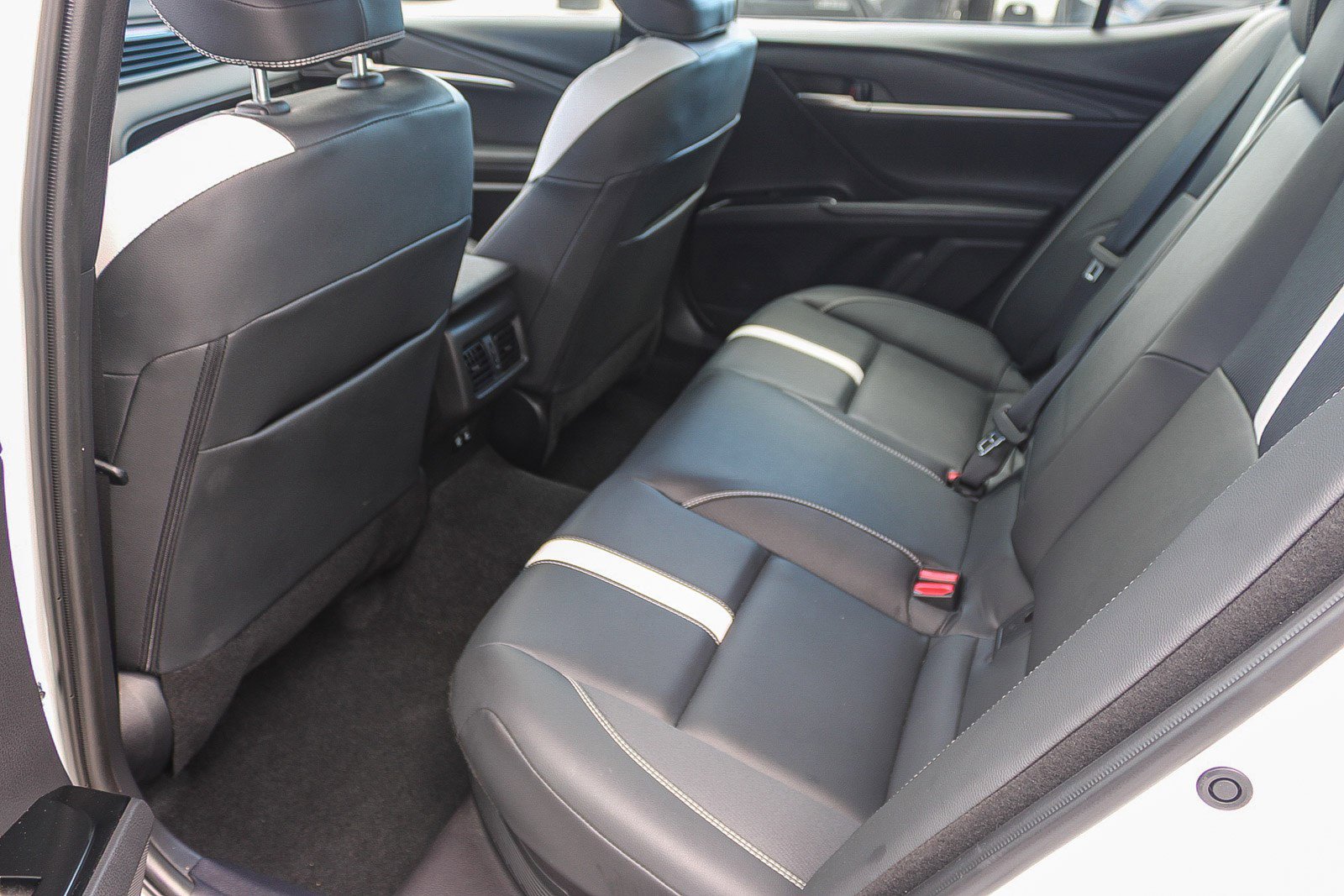 Used 2025 Toyota Camry SE image 19