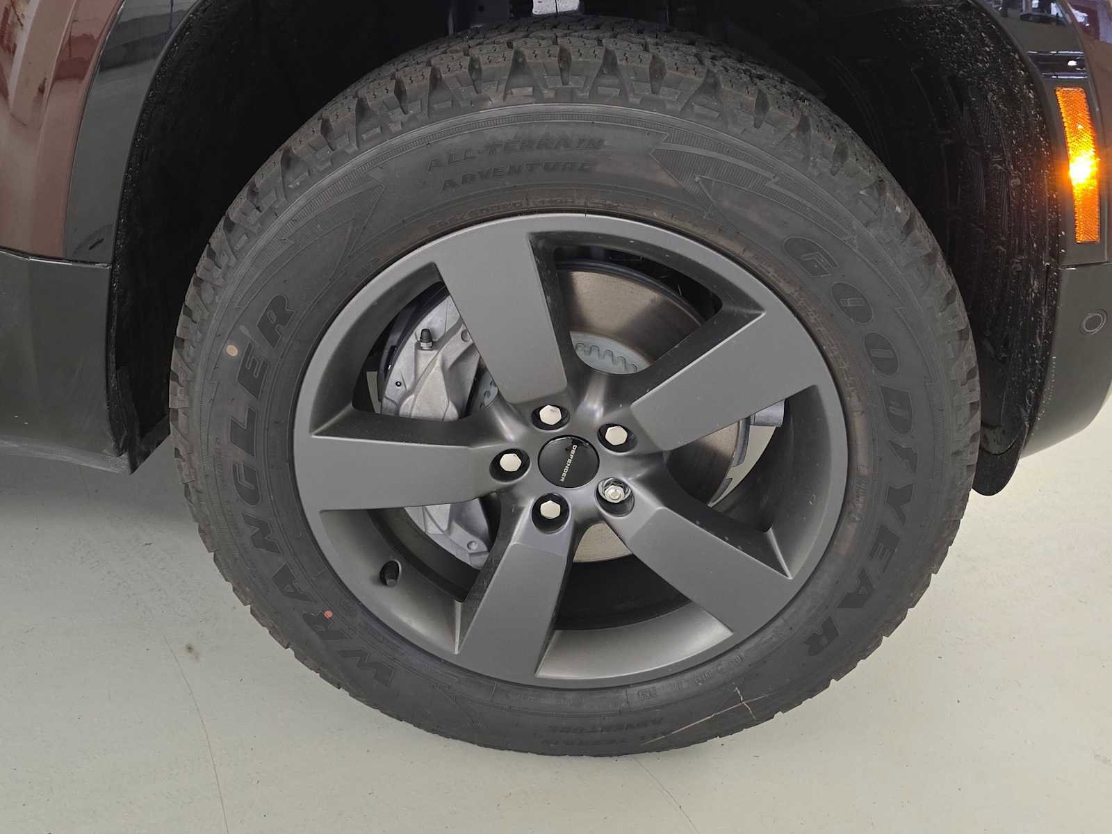 New 2026 Land Rover Defender 130 X-Dynamic SE image 9