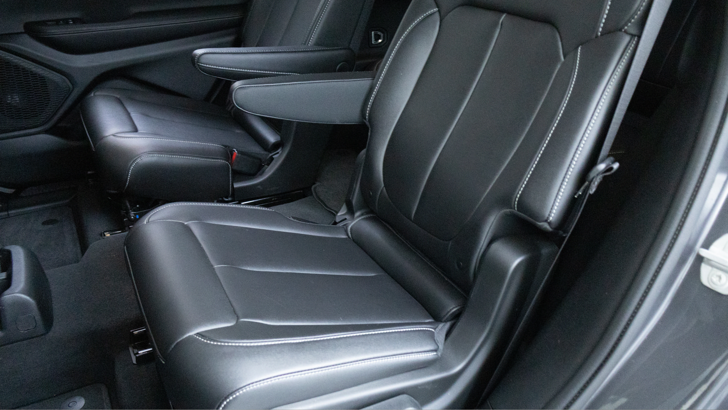 Used 2024 Jeep Grand Cherokee L Limited AWD/4WD image 25