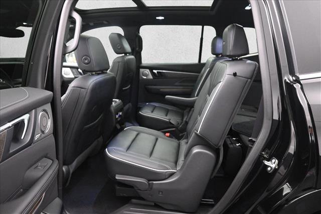 Used 2025 Buick Enclave Avenir w/ Trailering Package, 5000 lbs. AWD/4WD image 21