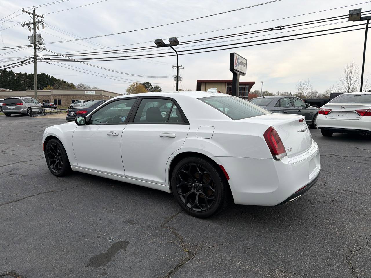 Used 2019 Chrysler 300 Touring w/ Sport Appearance Package image 3