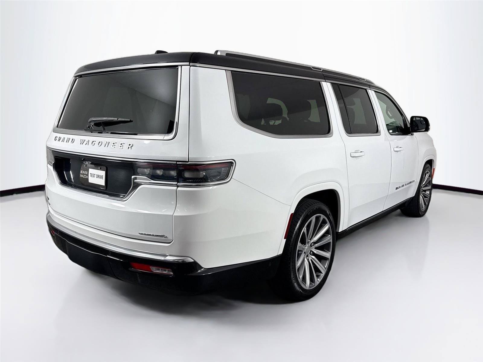 Used 2023 Jeep Grand Wagoneer L Series II AWD/4WD image 2