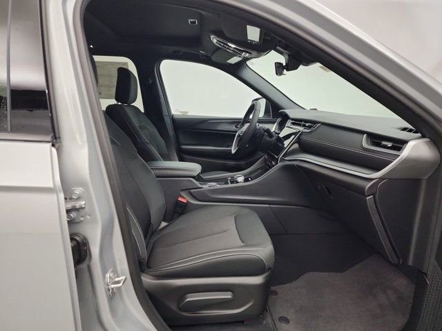 New 2025 Jeep Grand Cherokee Laredo X w/ Luxury Tech Group I image 34