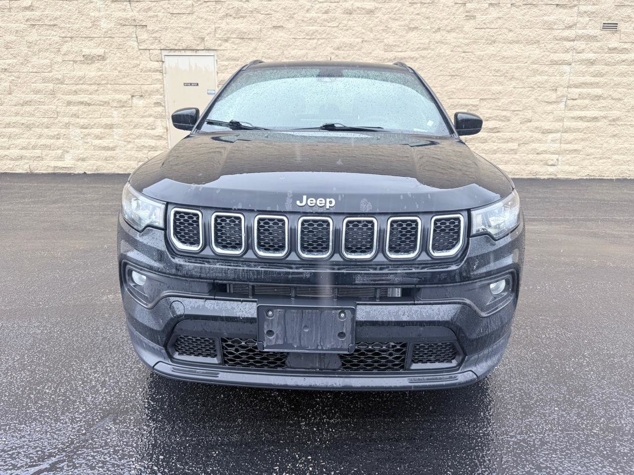Used 2024 Jeep Compass Latitude w/ Altitude Special Edition AWD/4WD image 5