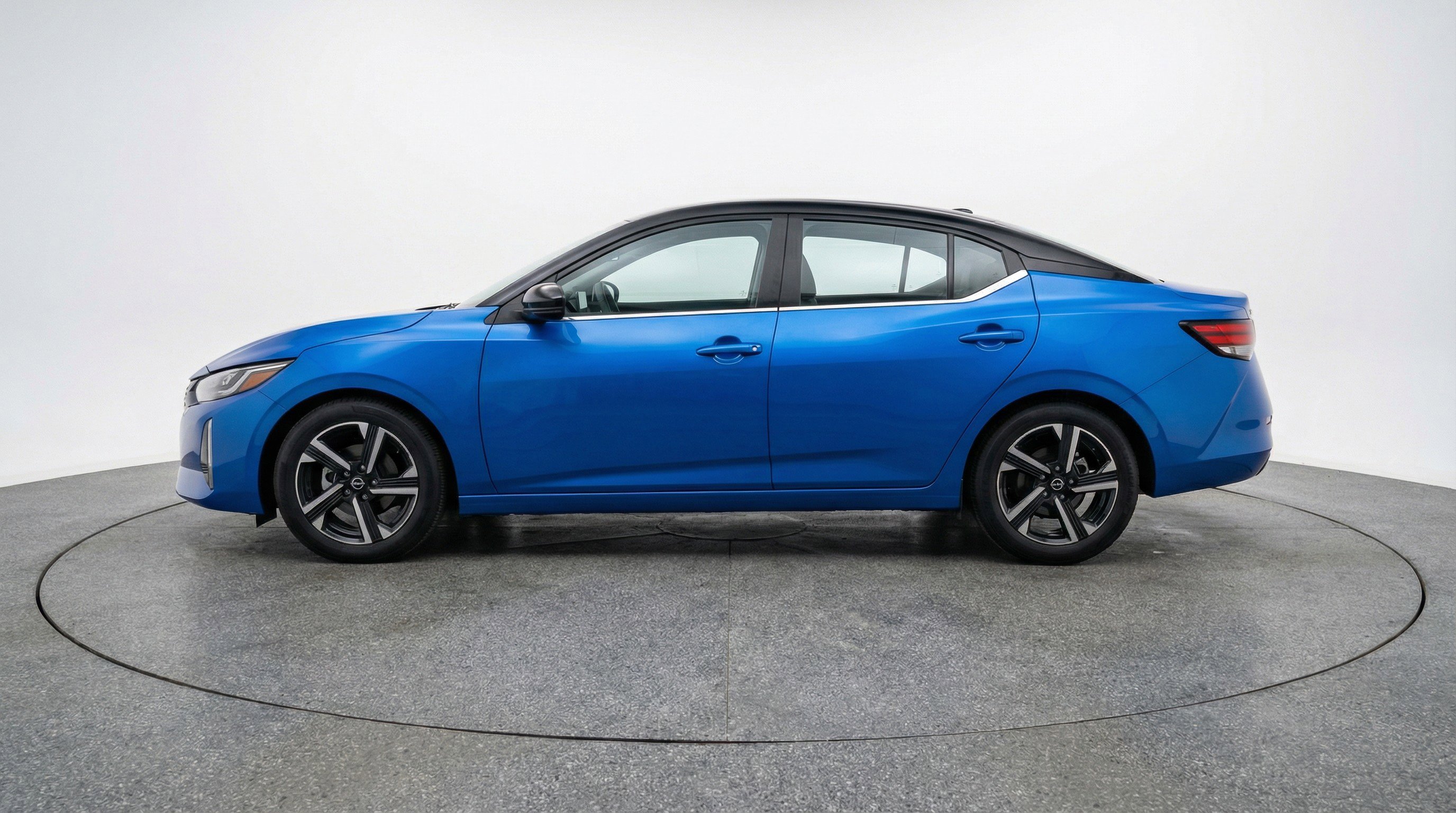Used 2025 Nissan Sentra SV FWD image 5