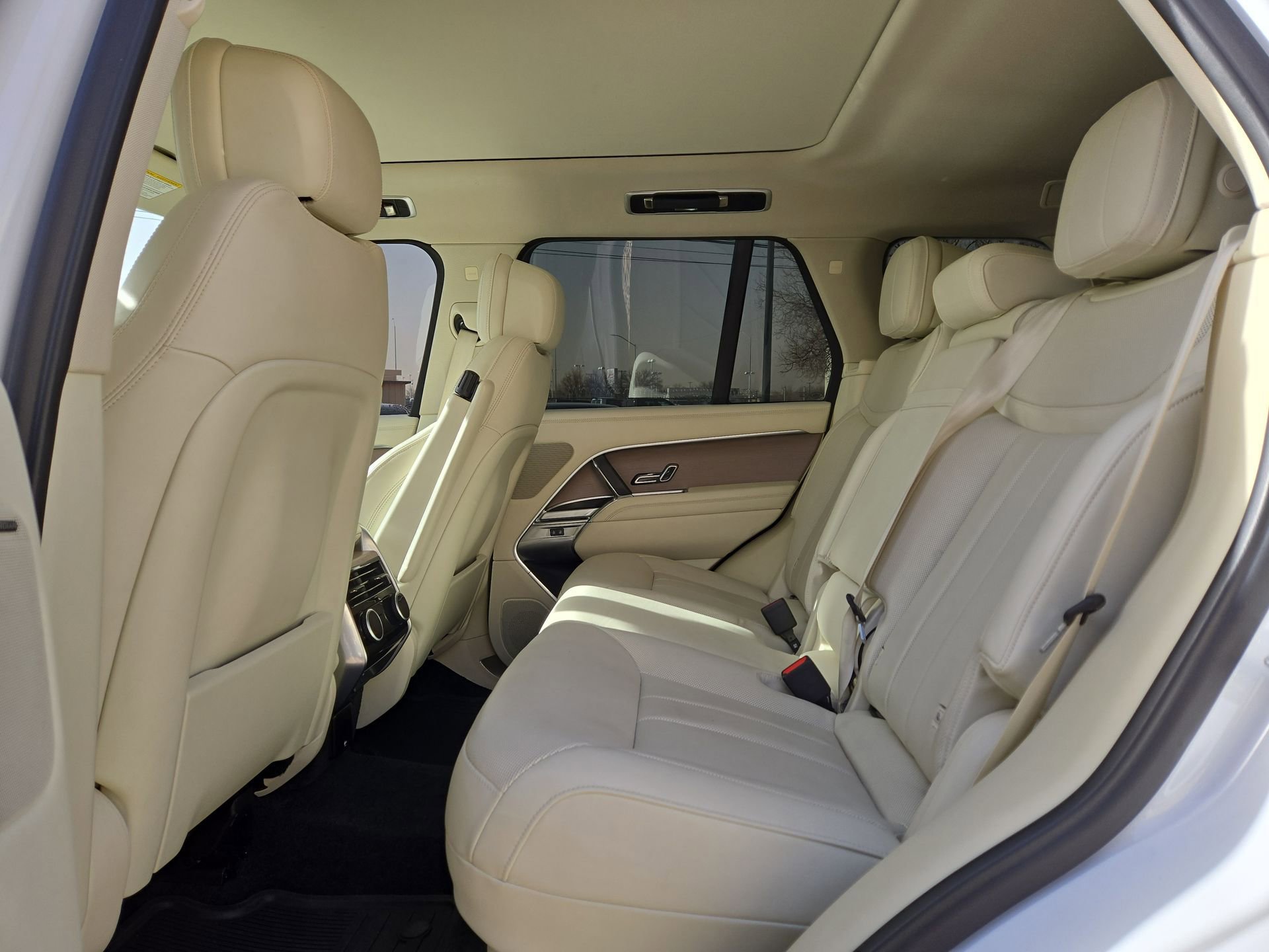 Used 2024 Land Rover Range Rover SE AWD/4WD image 13