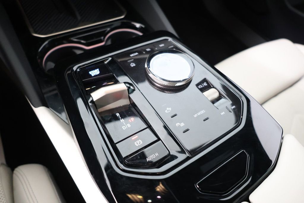 Used 2024 BMW i5 eDrive40i w/ M Sport Package image 17