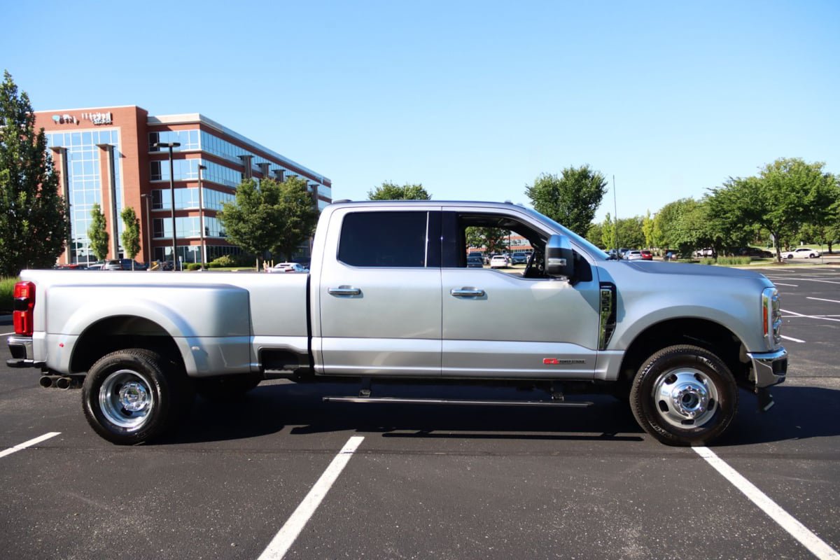 Used 2023 Ford F350 Lariat w/ Lariat Ultimate Package AWD/4WD image 8
