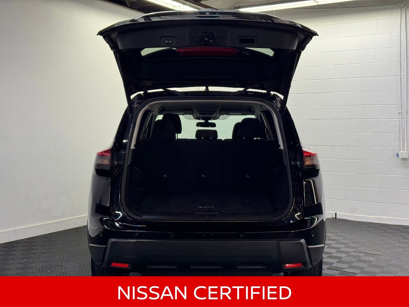 Certified 2025 Nissan Rogue SV image 38