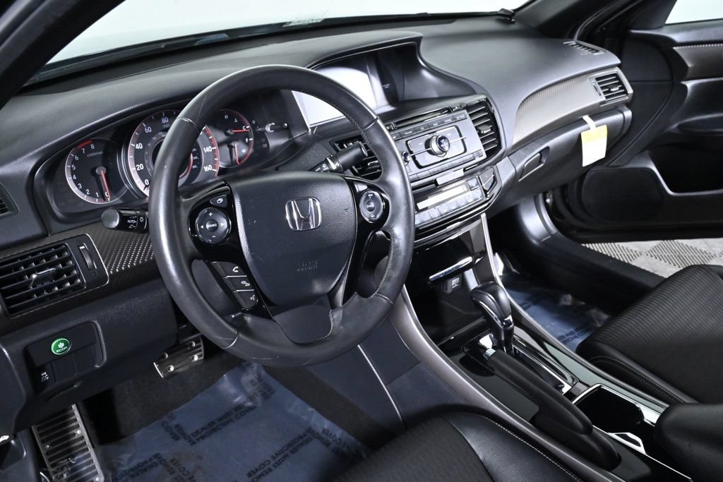 Used 2017 Honda Accord Sport image 10
