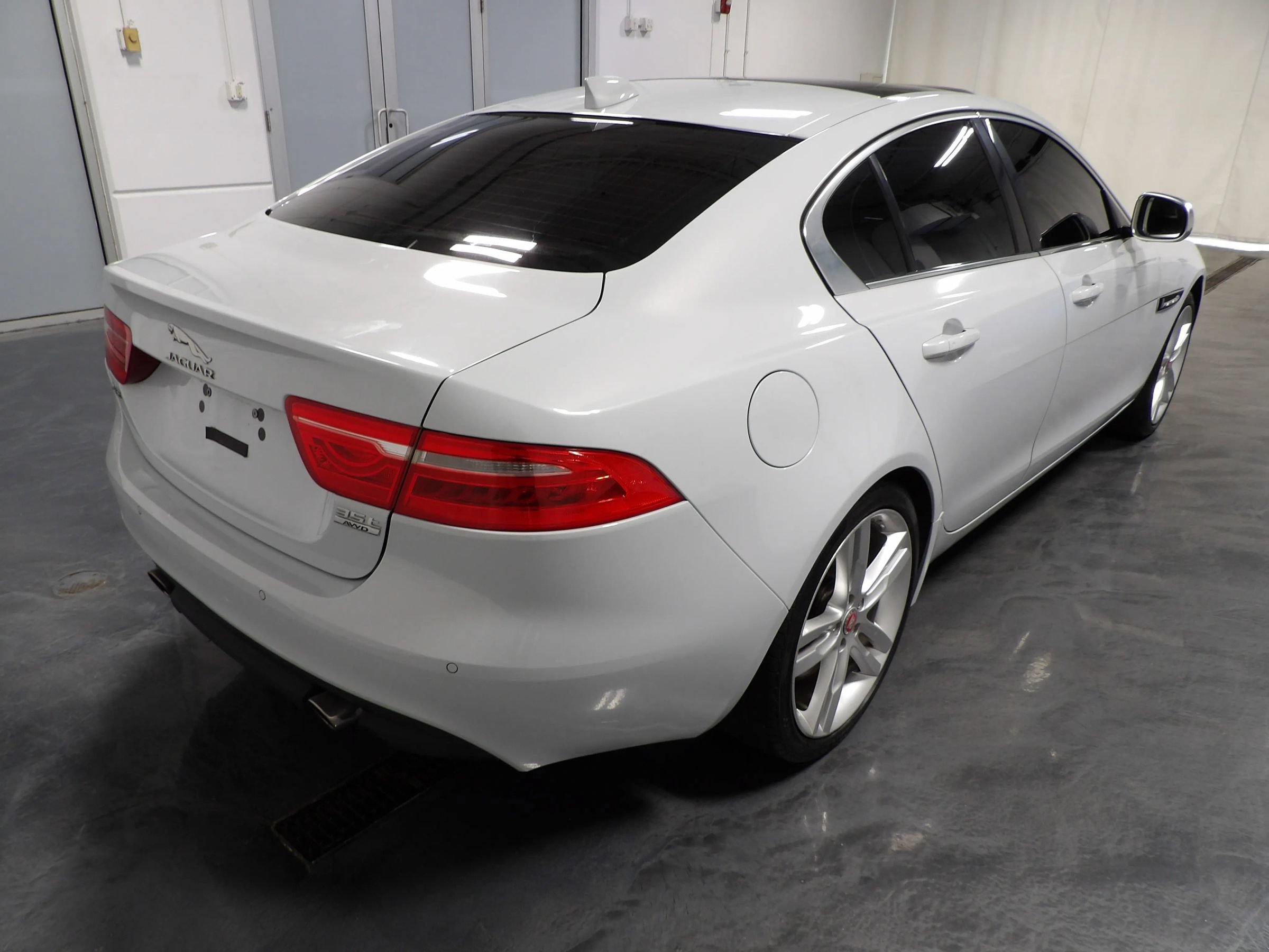 Used 2017 Jaguar XE Prestige AWD/4WD image 6