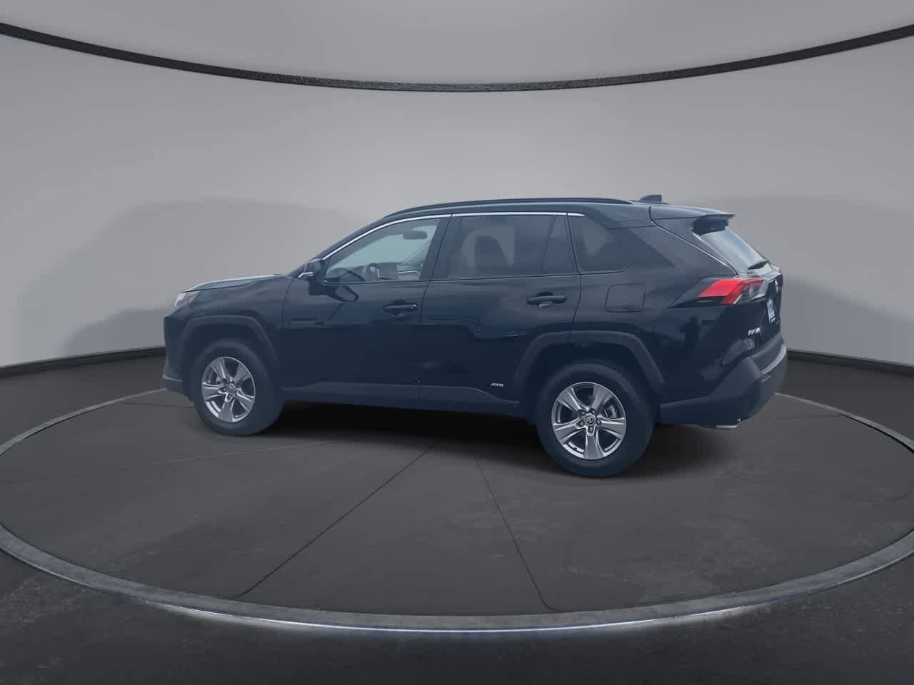 Used 2025 Toyota RAV4 XLE w/ Convenience Package AWD/4WD image 7