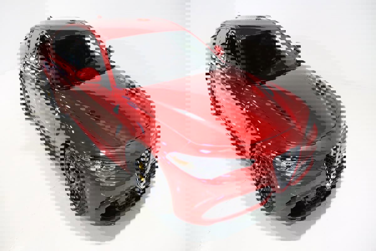 Used 2018 Alfa Romeo Giulia Quadrifoglio w/ Driver Assist Dynamic Package image 12