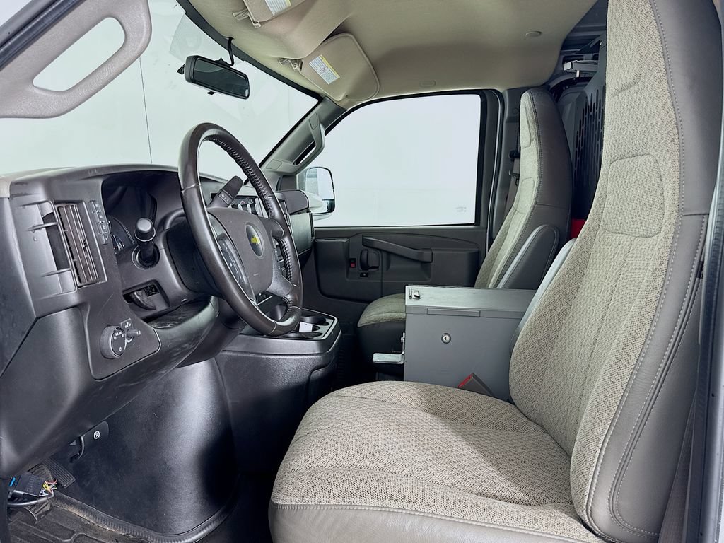 Used 2022 Chevrolet Express 2500 w/ Driver Convenience Package RWD image 9