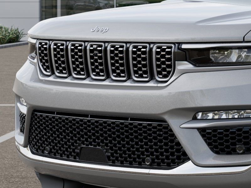 New 2025 Jeep Grand Cherokee Summit image 11