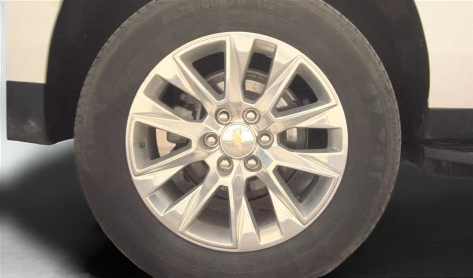 Used 2023 Chevrolet Suburban Premier image 22