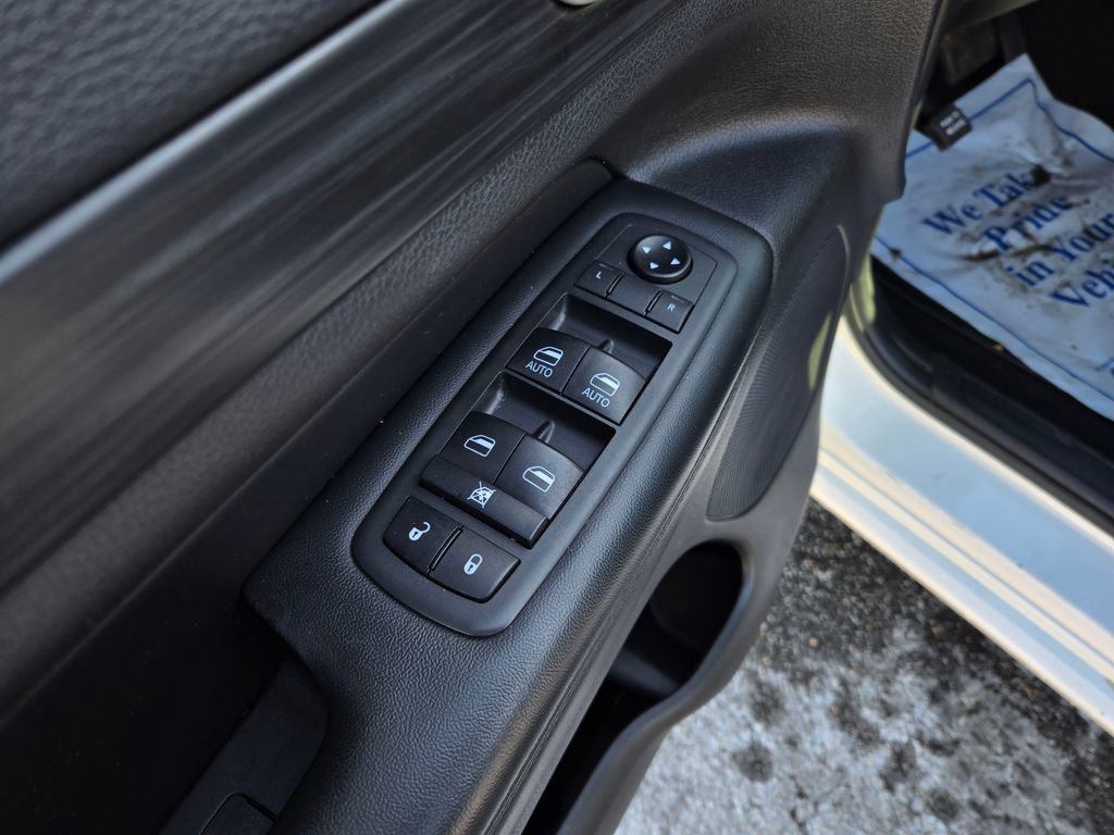 Used 2020 Jeep Grand Cherokee Altitude image 12