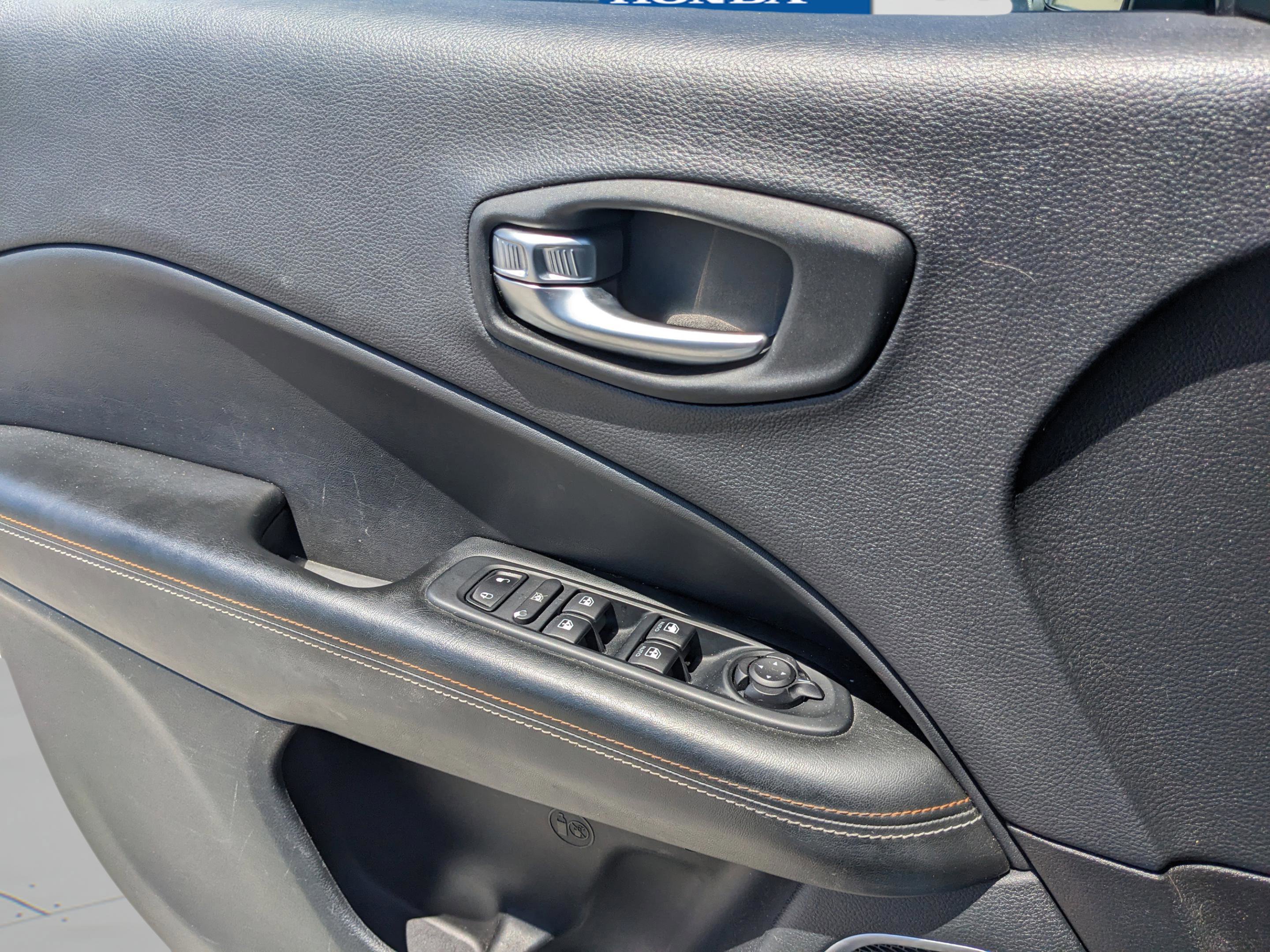 Used 2018 Jeep Compass Latitude w/ Popular Equipment Group image 19