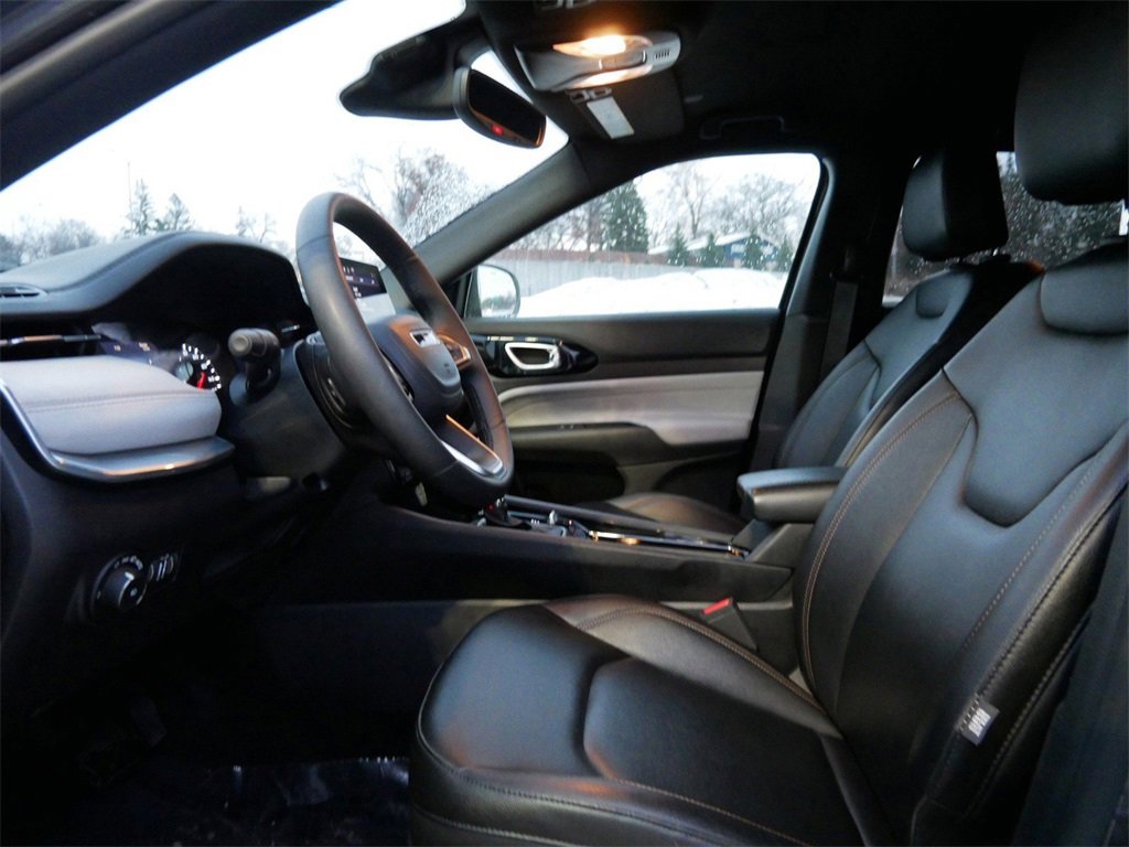 Used 2024 Jeep Compass Limited image 8