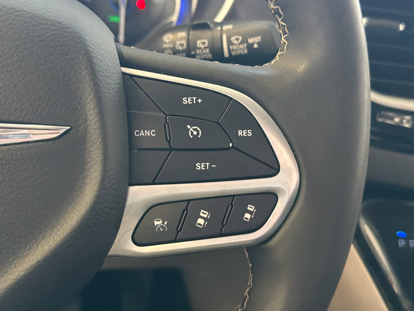 Used 2023 Chrysler Pacifica Touring-L FWD image 41