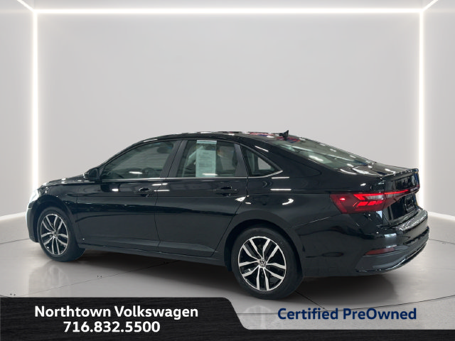 Used 2026 Volkswagen Jetta SE FWD image 3