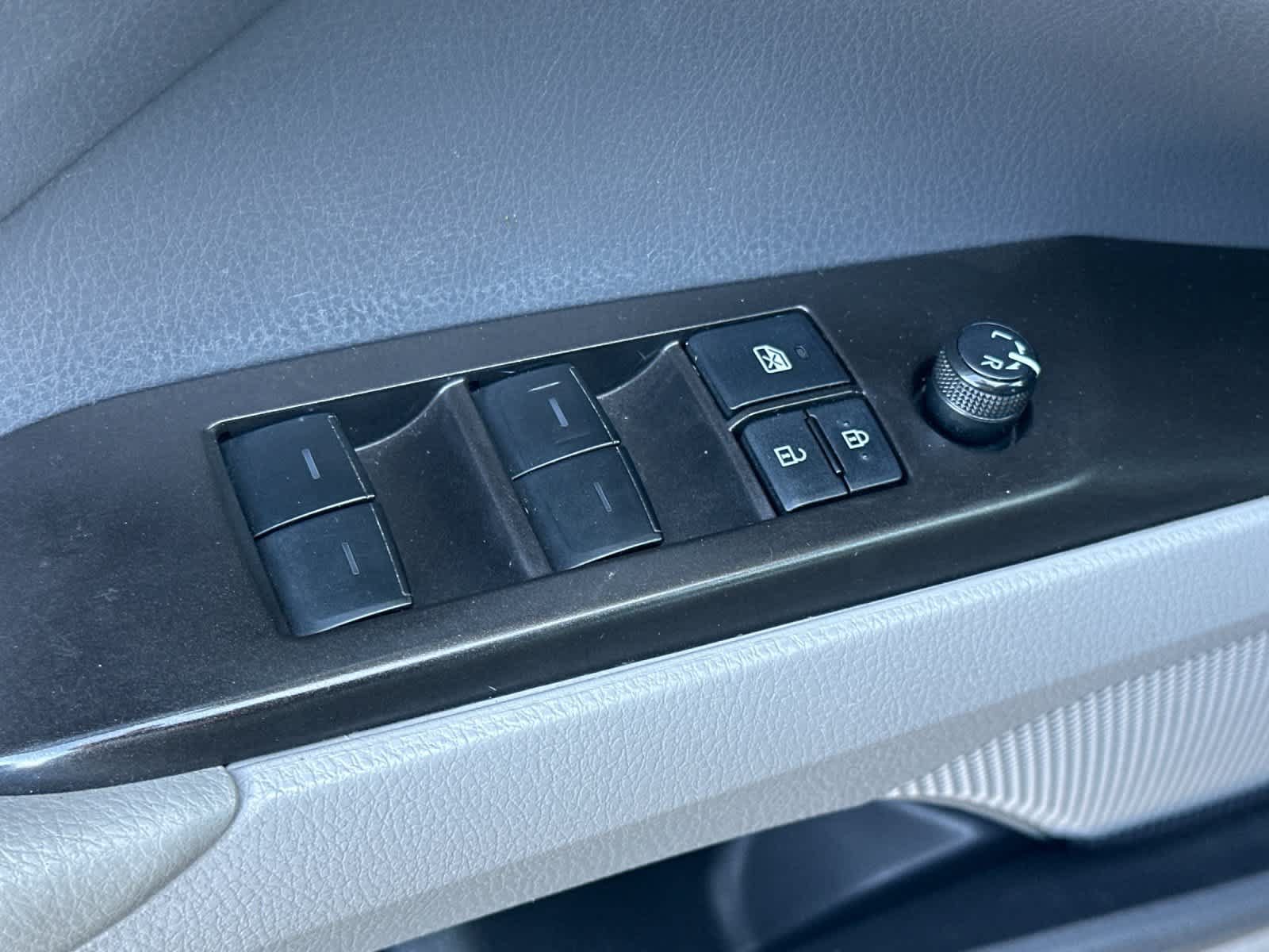 Used 2023 Toyota Camry SE FWD image 14