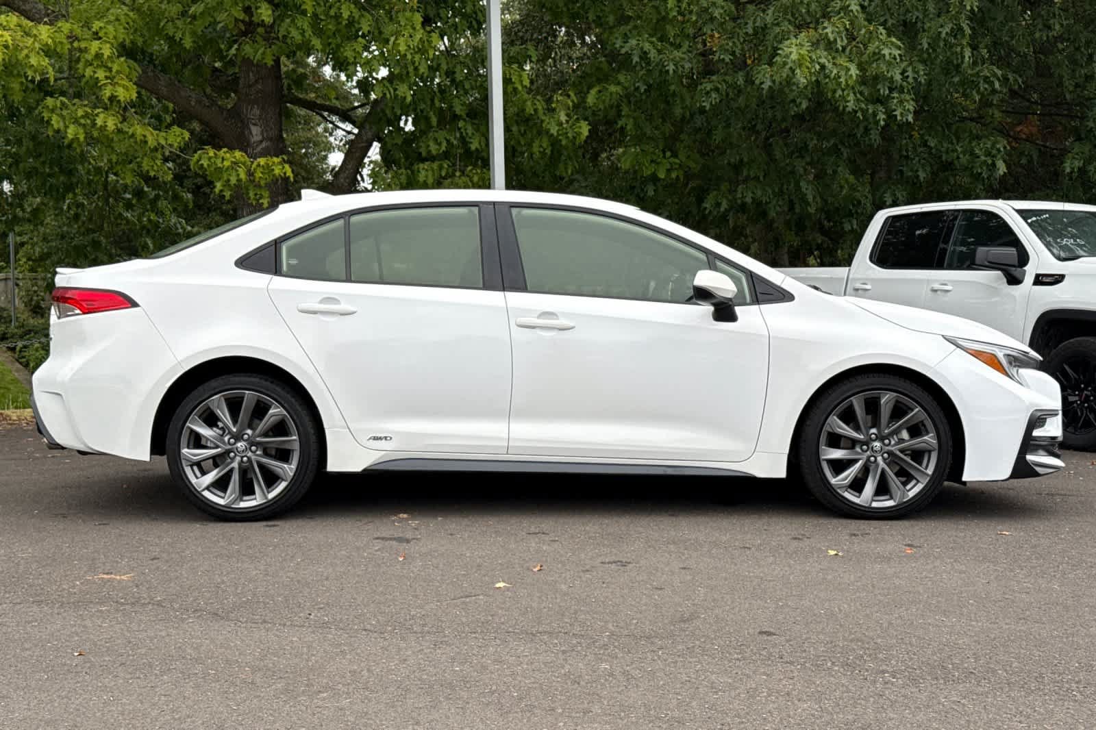 Used 2024 Toyota Corolla SE AWD/4WD image 8