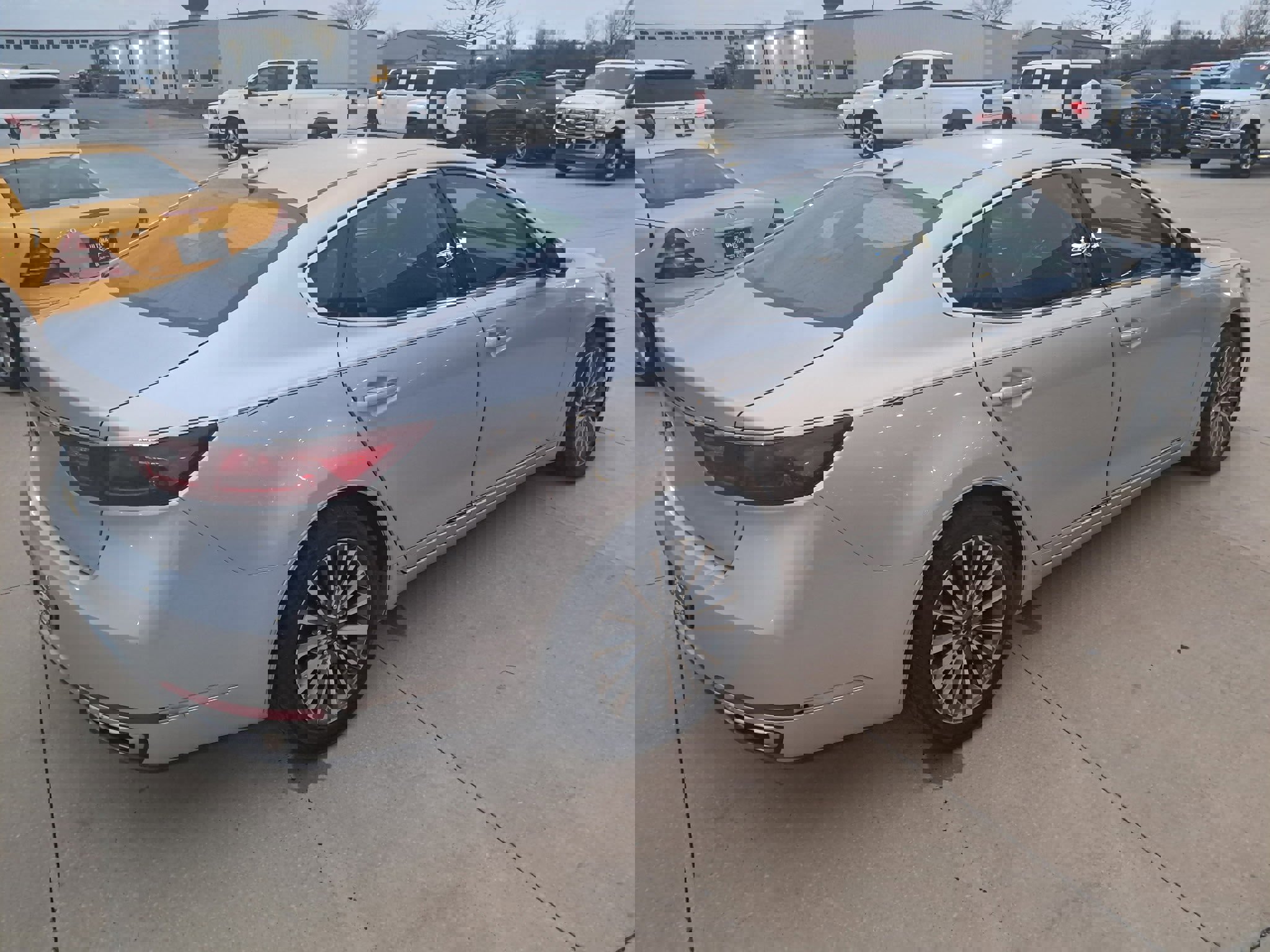 Used 2017 Kia Cadenza Premium image 9