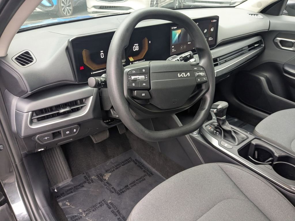 Used 2025 Kia K4 LXS image 13