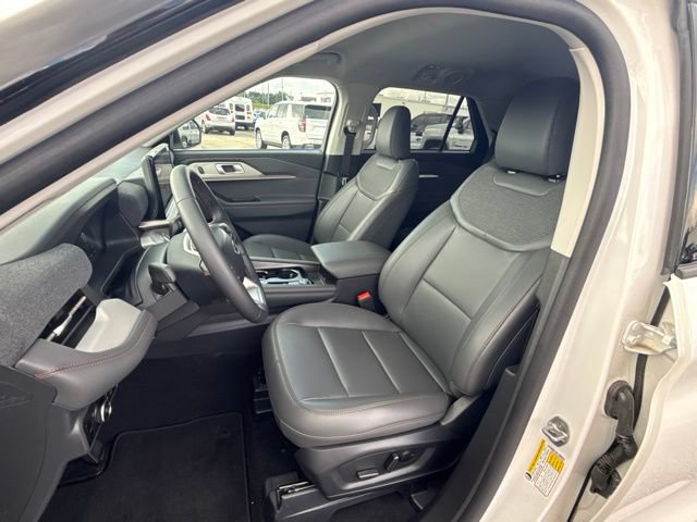 Used 2025 Ford Explorer Active w/ Active Comfort Package RWD image 26