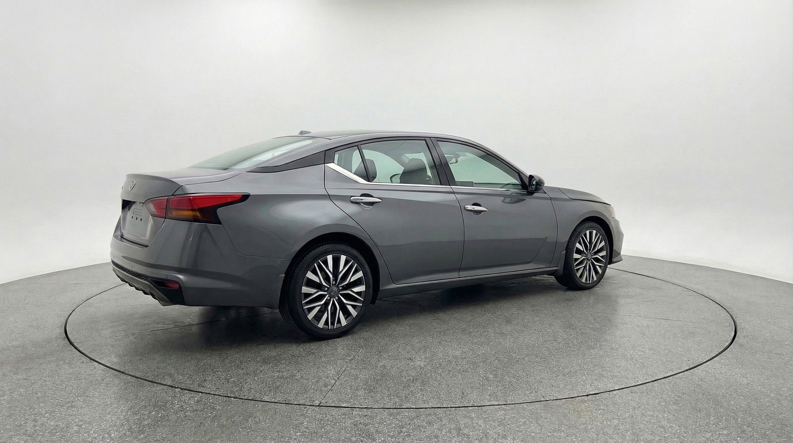 Used 2025 Nissan Altima 2.5 SV FWD image 9