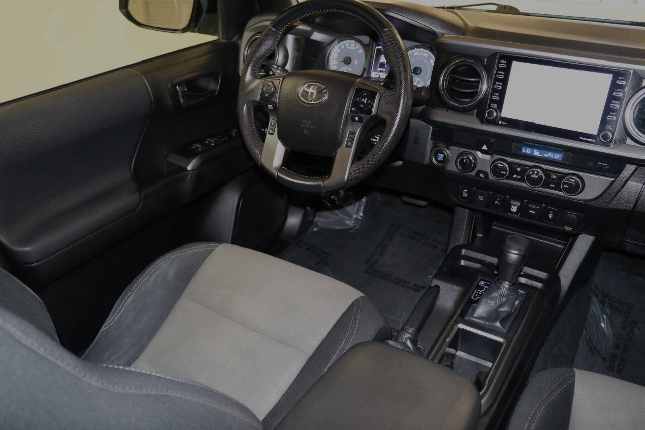 Used 2022 Toyota Tacoma TRD Off-Road image 17