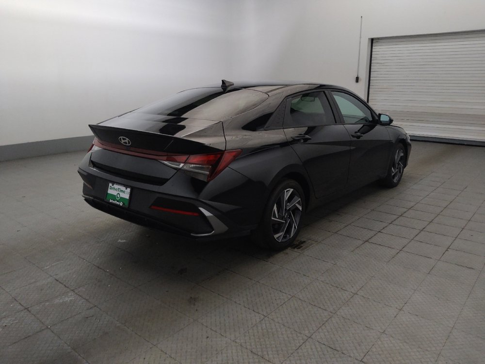 Used 2025 Hyundai Elantra Sport FWD image 9