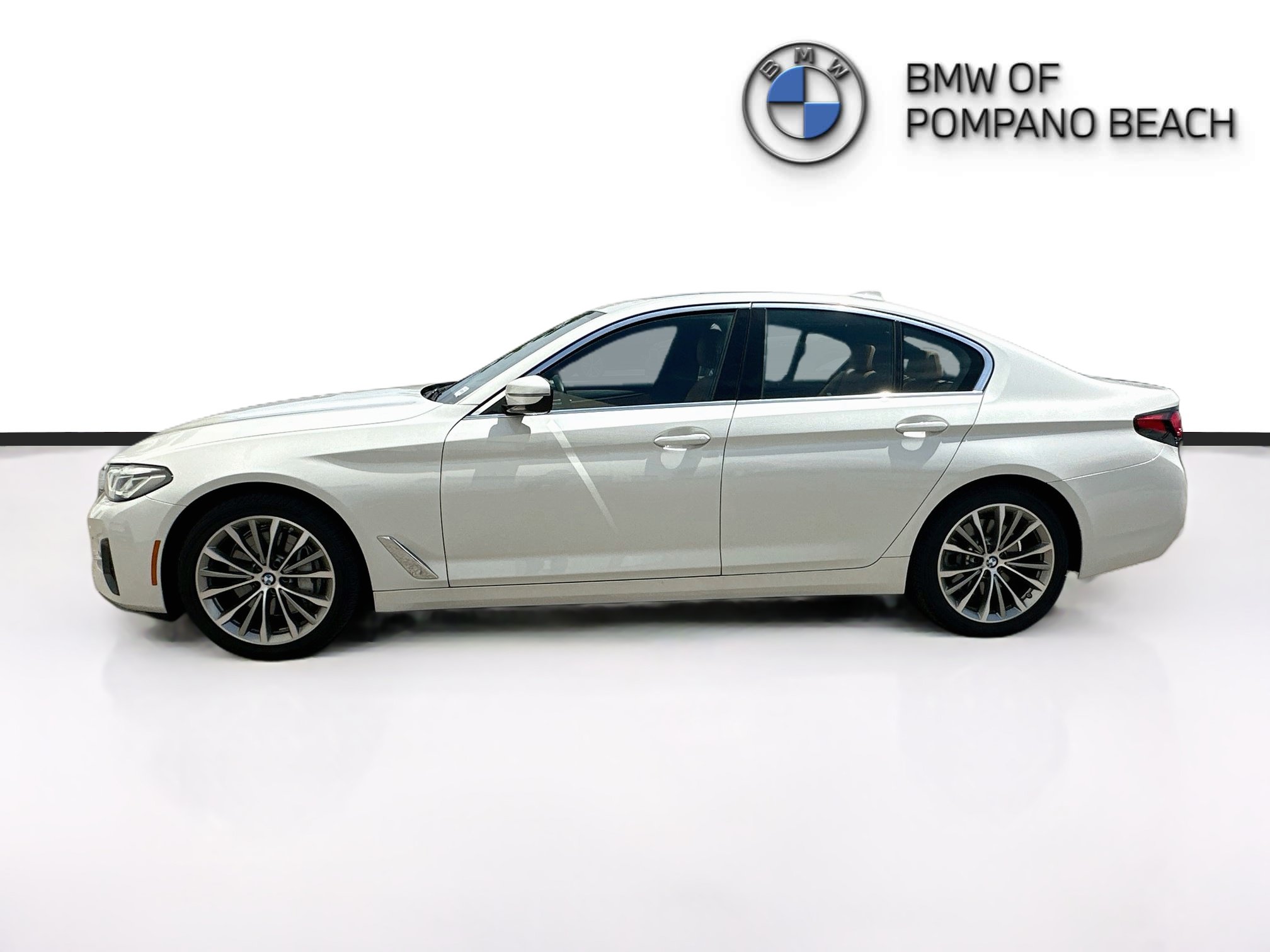 Used 2023 BMW 540i w/ Executive Package RWD image 4
