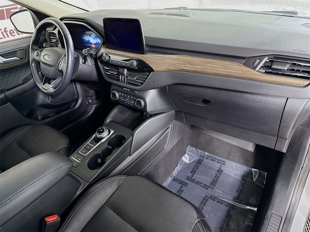 Used 2020 Ford Escape Titanium image 34