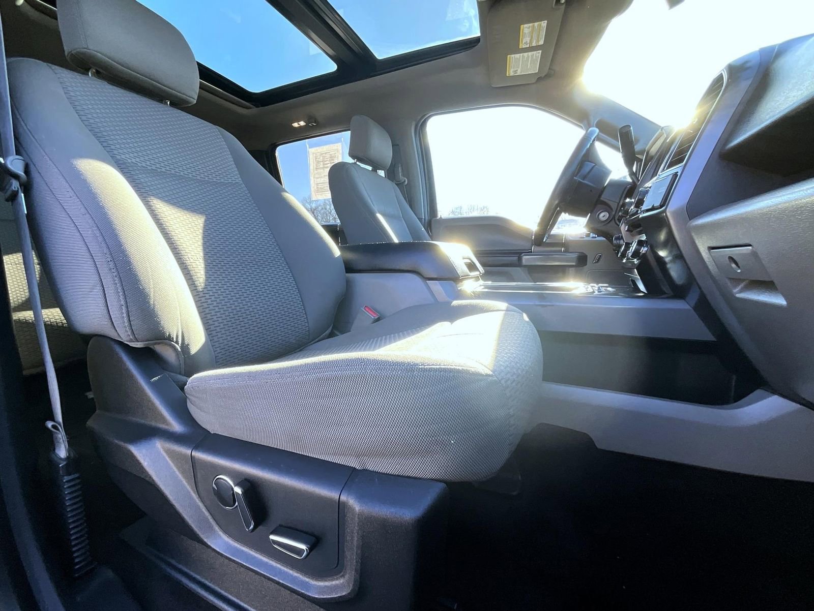 Used 2016 Ford F150 XLT w/ Equipment Group 302A Luxury image 16