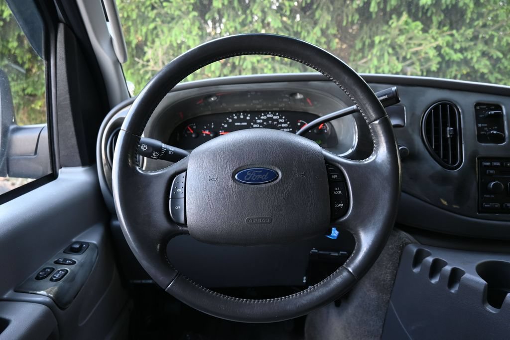 Used 2006 Ford E-150 and Econoline 150 RWD image 25