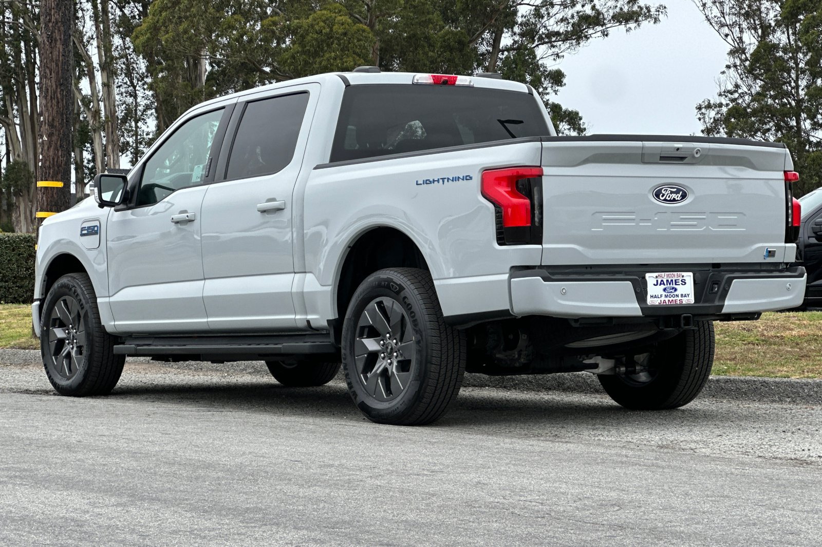 Used 2024 Ford F150 Lightning Flash AWD/4WD image 3