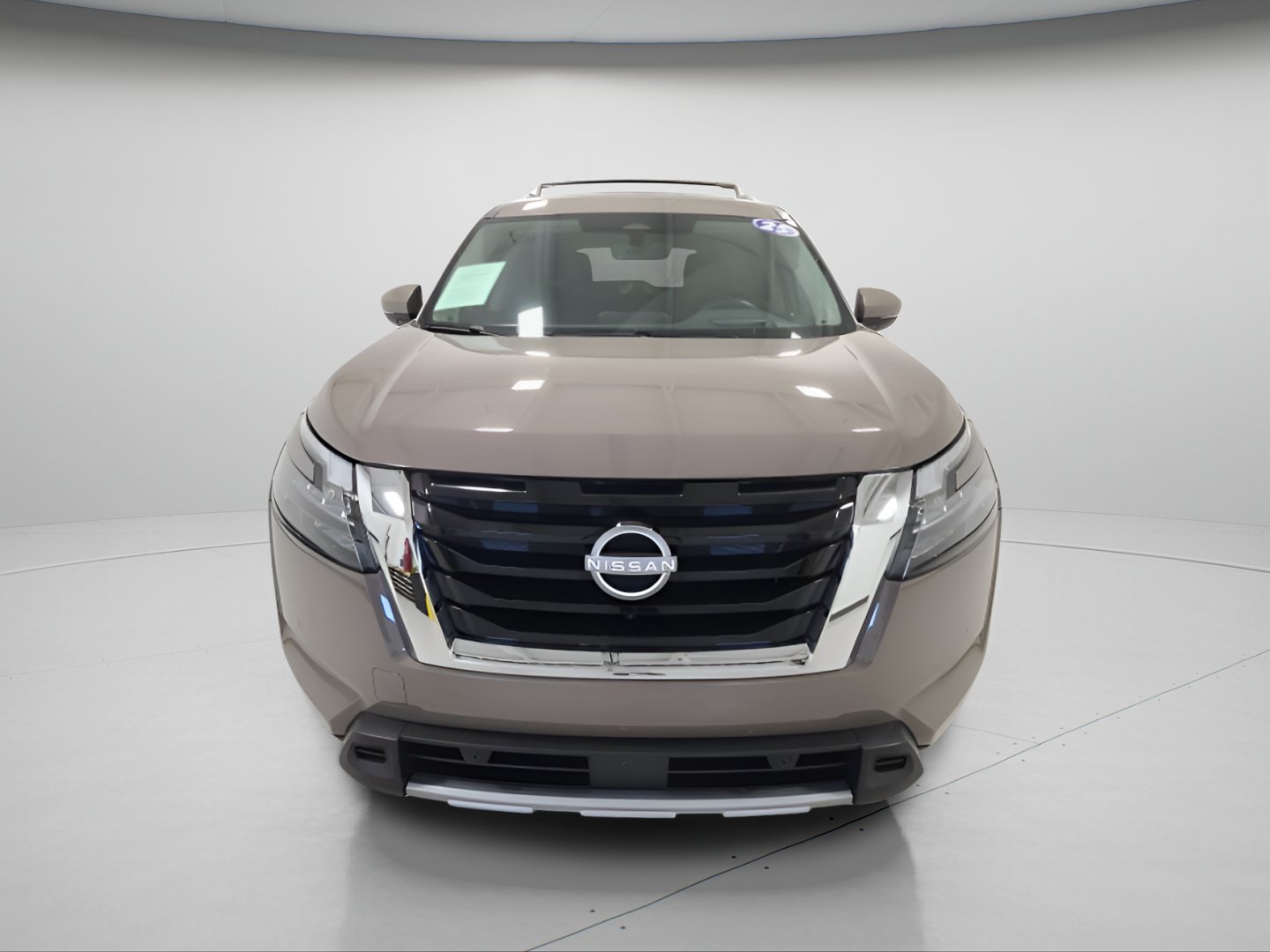 Used 2025 Nissan Pathfinder Platinum AWD/4WD image 2