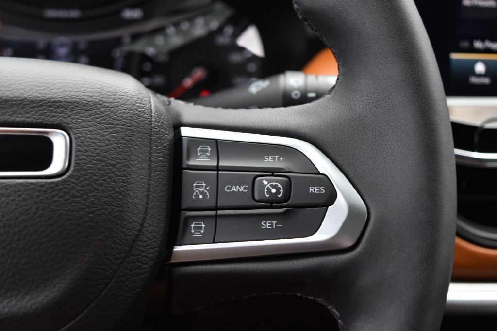 Certified 2025 Jeep Compass Limited AWD/4WD image 18