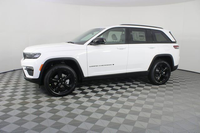 New 2025 Jeep Grand Cherokee Limited w/ Luxury Tech Group II image 2
