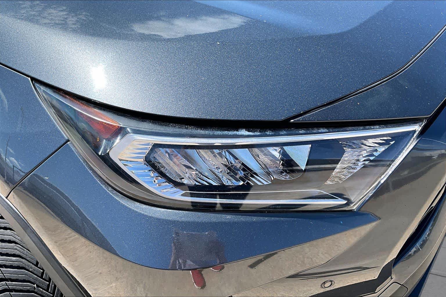 Used 2020 Toyota RAV4 XLE Premium FWD image 27