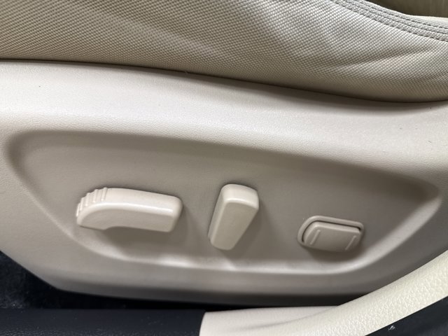 Used 2018 Nissan Rogue SV w/ Sun & Sound Touring Package image 28