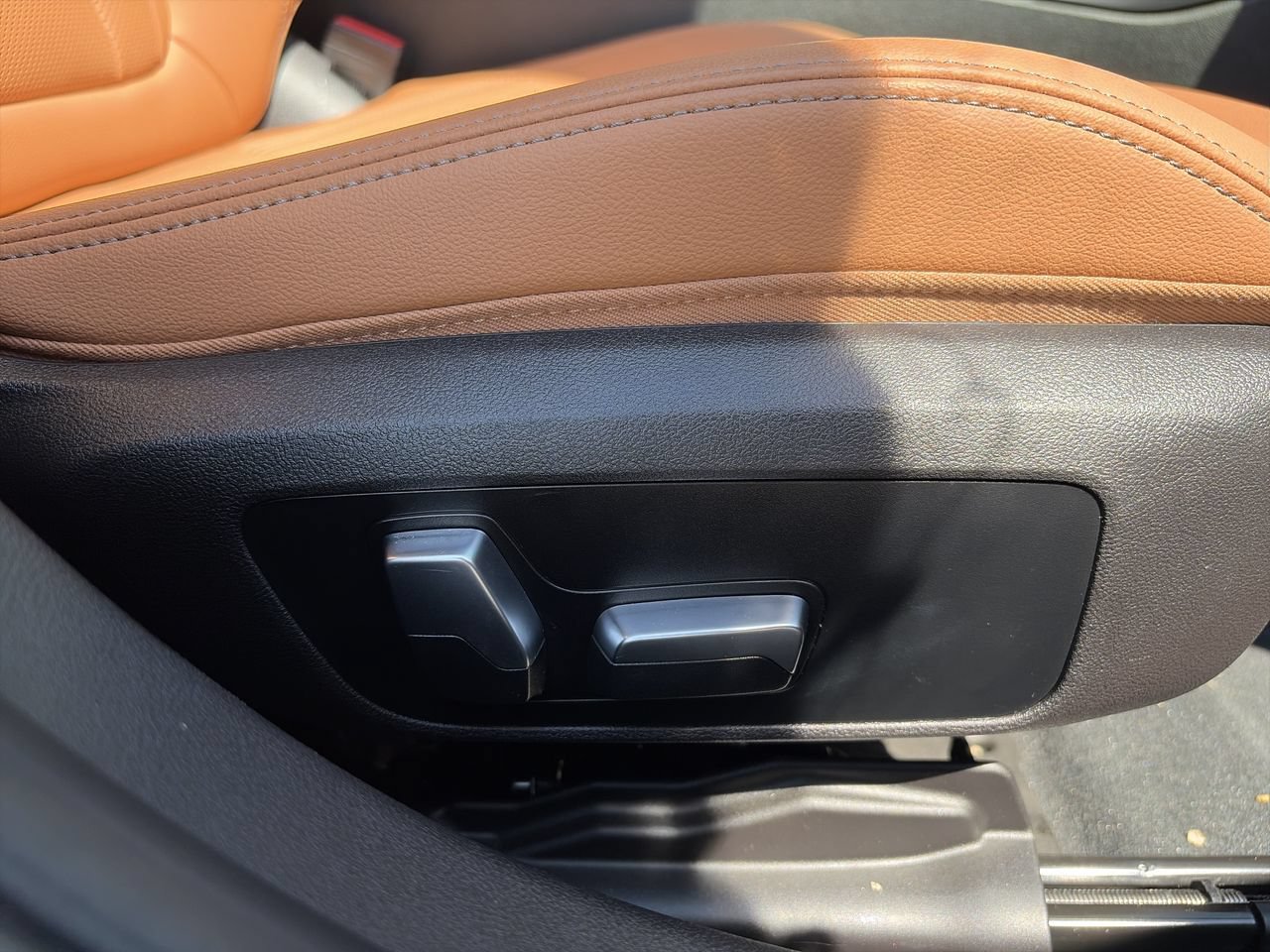 Used 2023 BMW 330e xDrive w/ M Sport Package AWD/4WD image 34