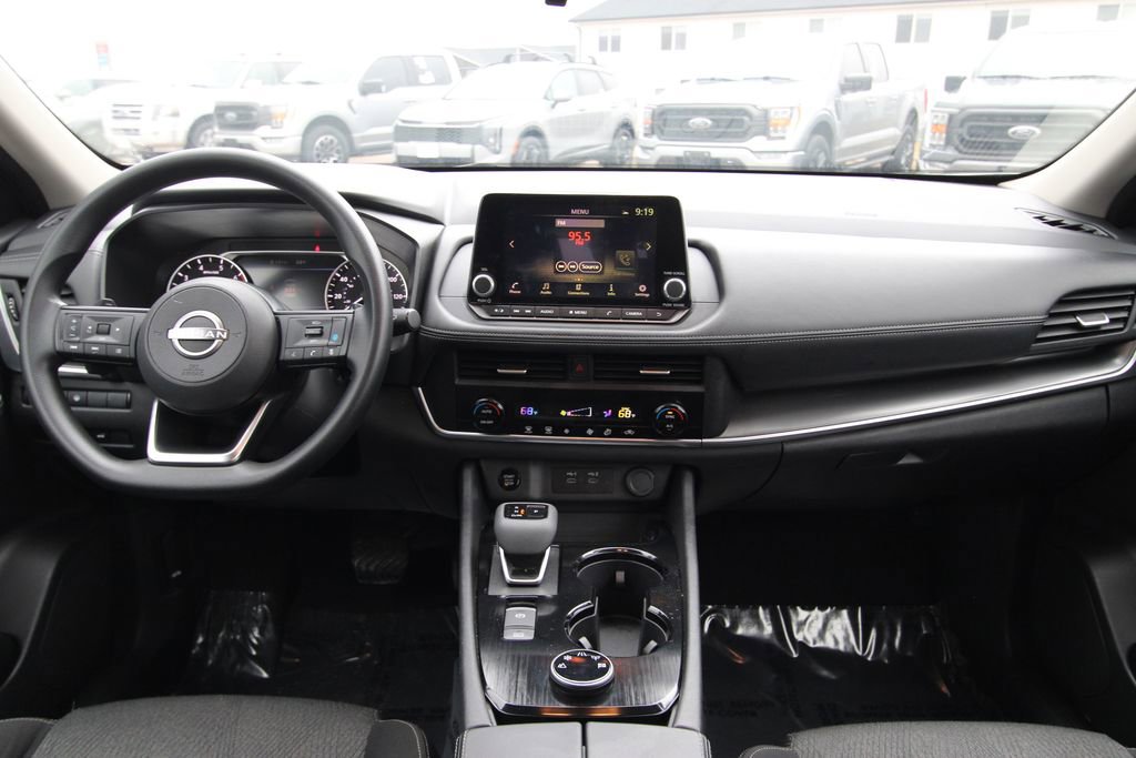 Used 2024 Nissan Rogue SV image 39