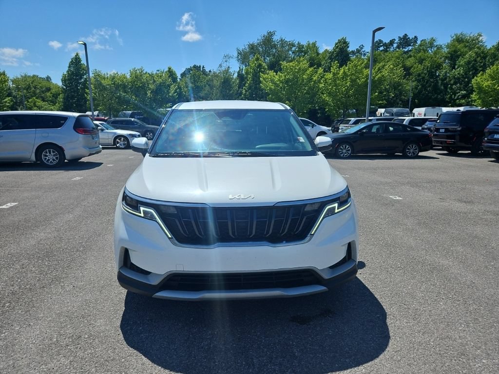 Used 2024 Kia Carnival LX FWD image 2