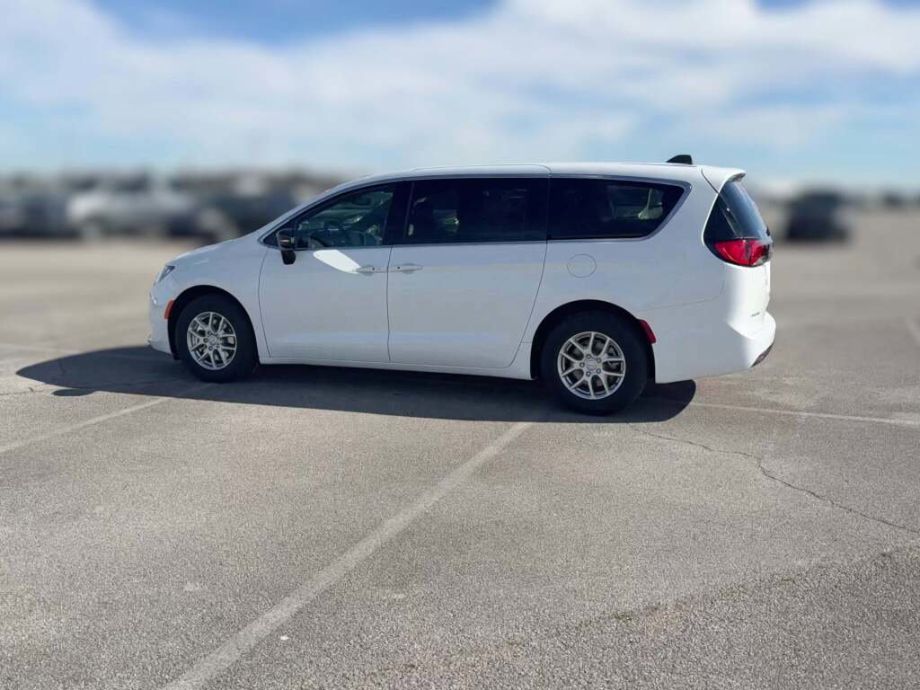 New 2026 Chrysler Voyager LX image 7