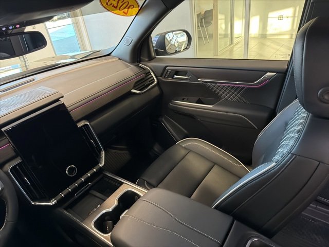 Used 2025 GMC Acadia Denali w/ LPO, Cargo Package image 37