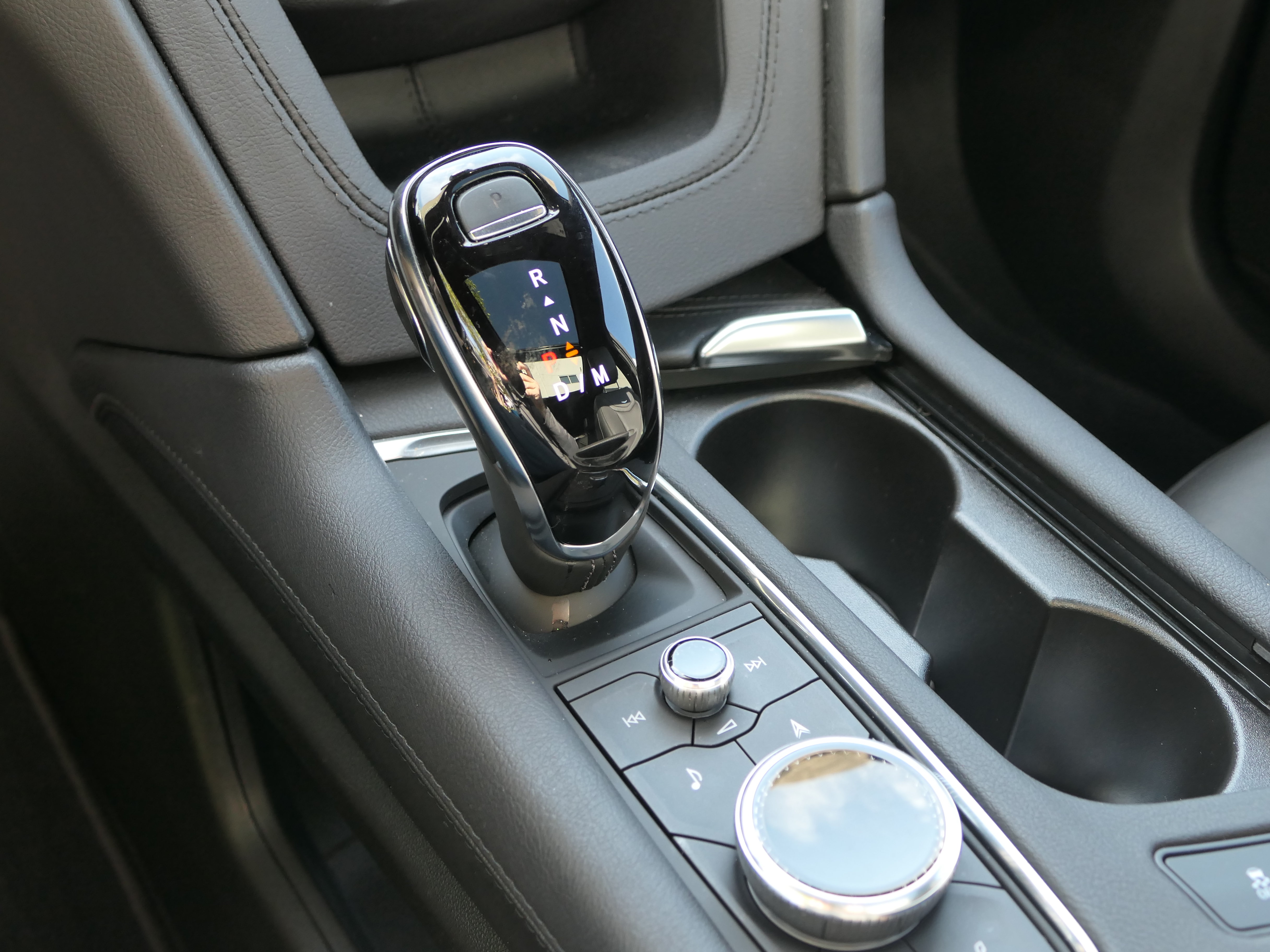 Certified 2025 Cadillac XT6 Premium Luxury FWD image 23
