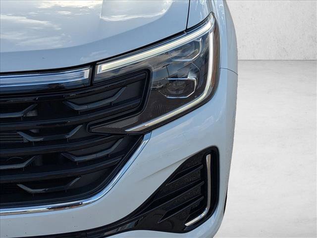 Used 2025 Volkswagen Atlas SEL Premium R-Line image 9